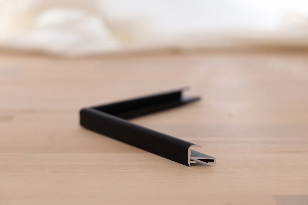 Алуминиева А19 - черна