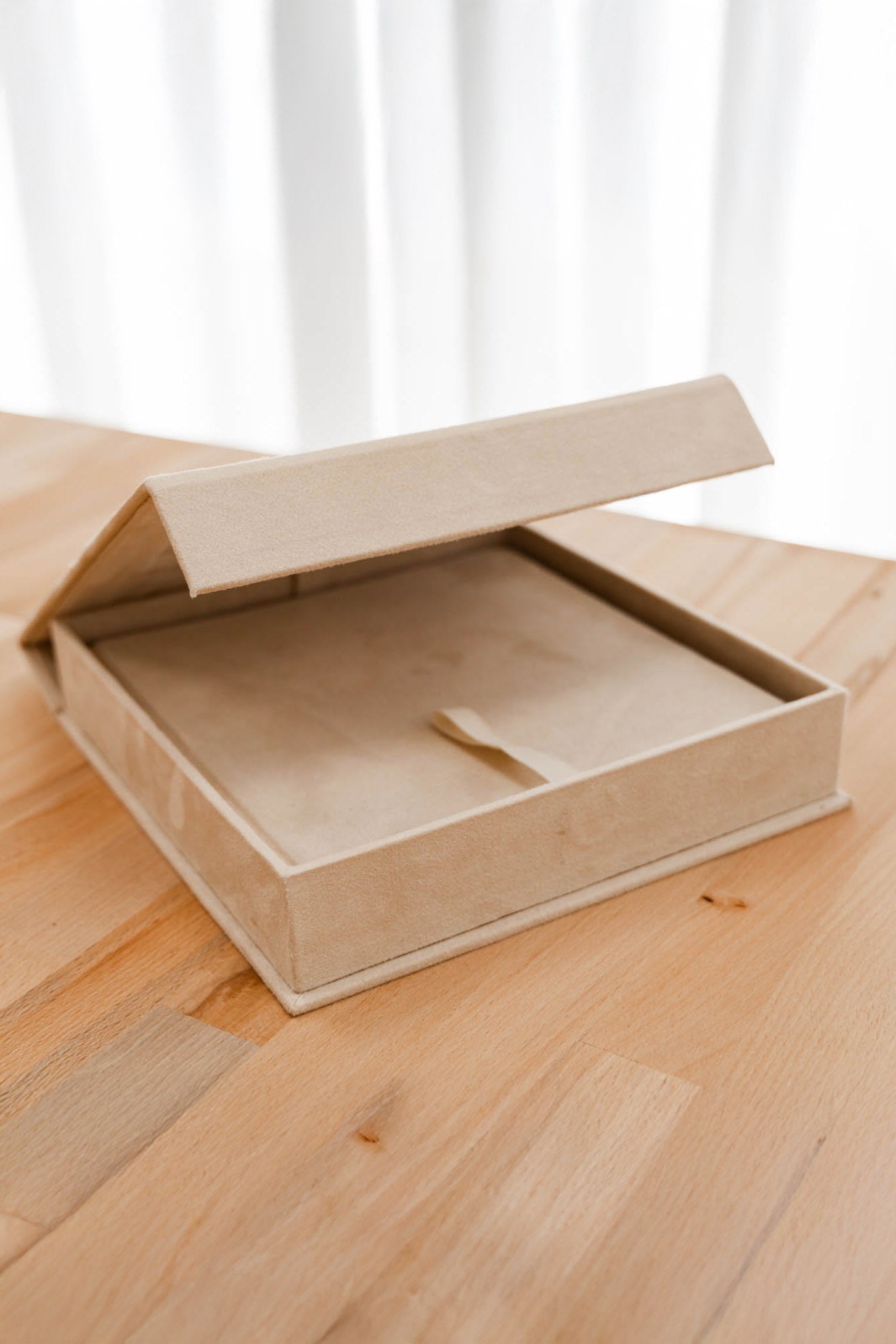 Велурена кутия