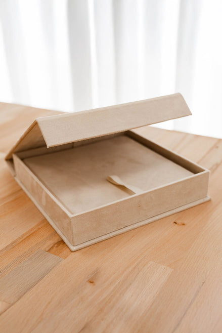 Велурена кутия за фотокнига