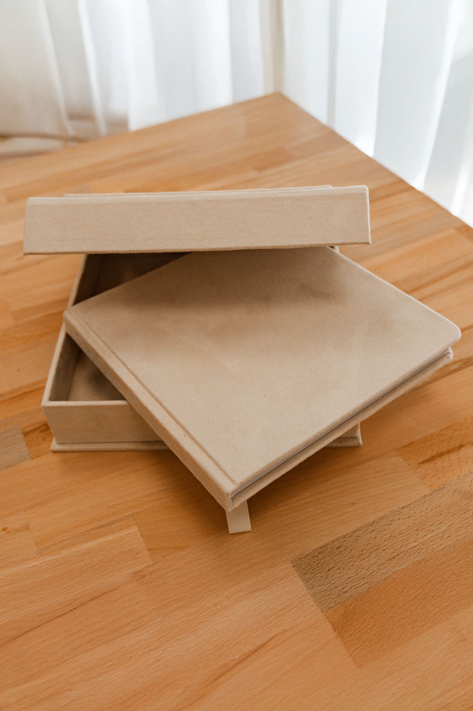 Велурена кутия за фотокнига